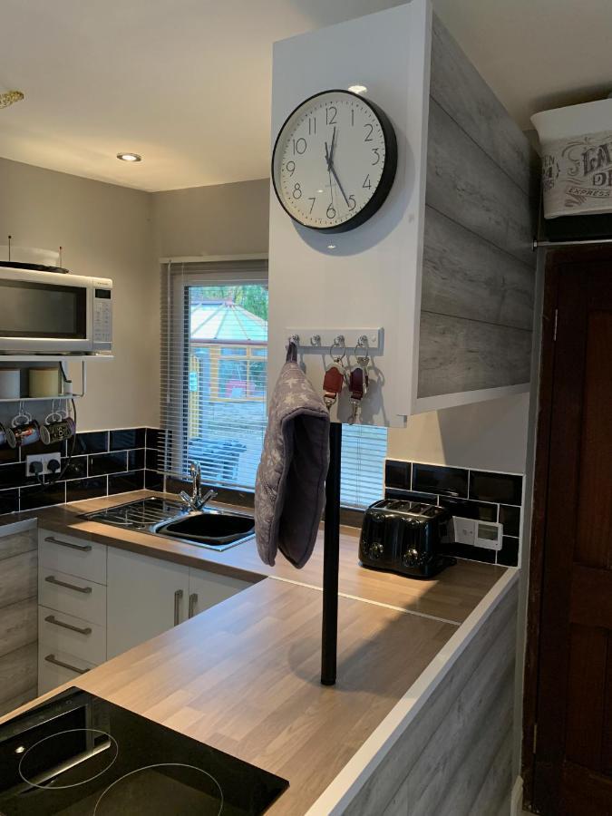 Bedrock Lodge Winterbourne Exterior foto